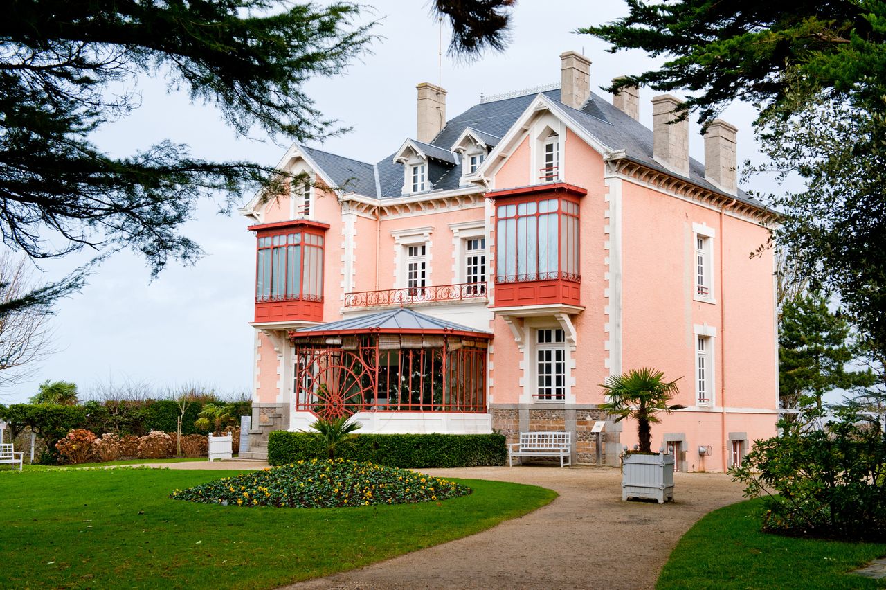 Το μουσείο Christian Dior, η κατοικία στην οποία γεννήθηκε και μεγάλωσε ο σχεδιαστής.
