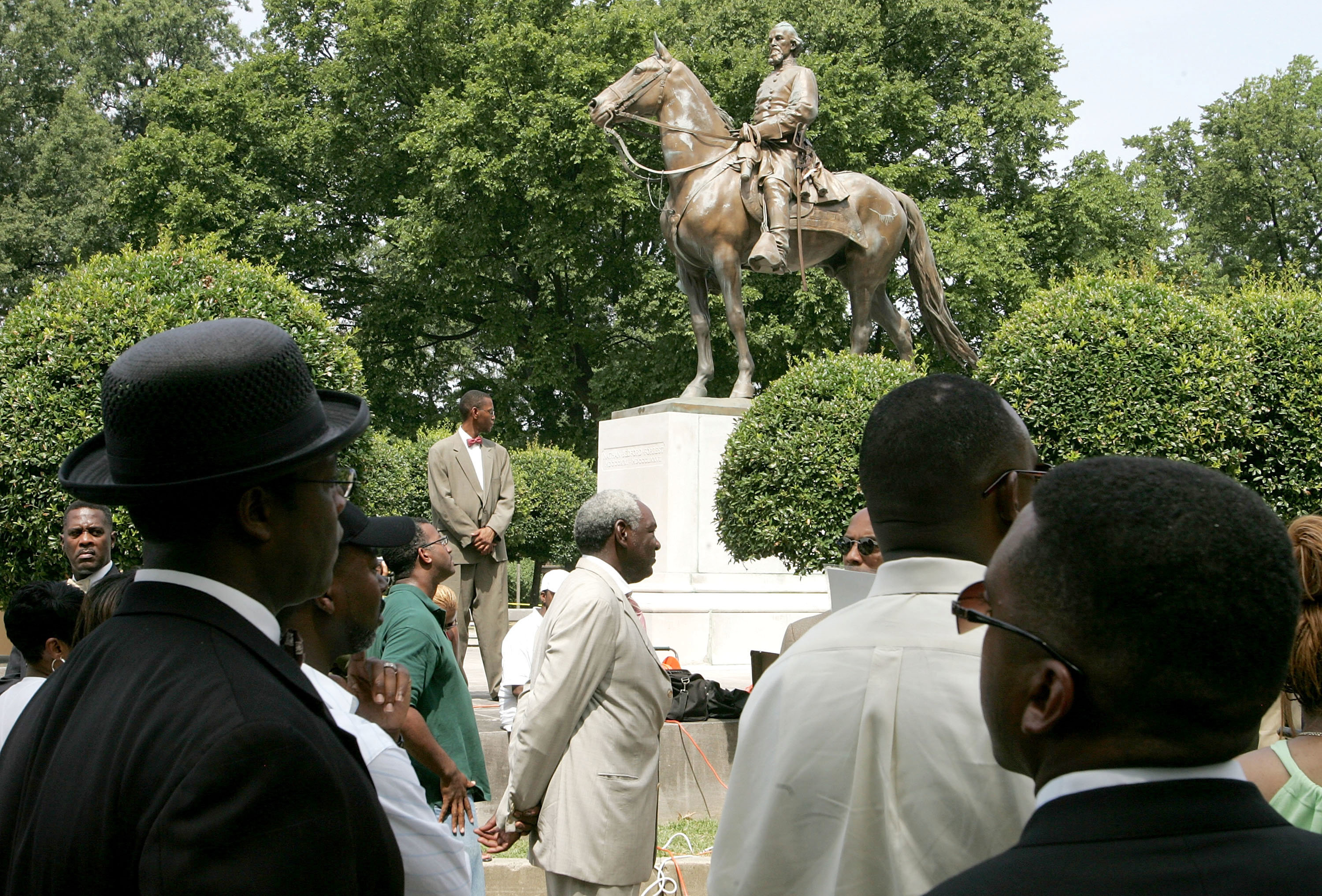 Tennessee Republicans Punish Memphis For Removing Confederate Statues ...