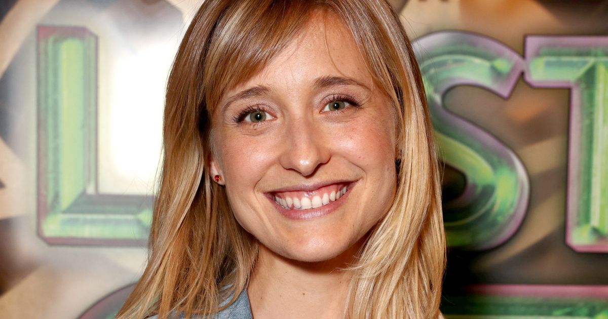 Smallville Actress Allison Mack Is Charged With Sex Trafficking