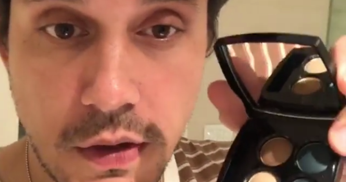 John Mayer Gifts The With A Smoky Eye Tutorial HuffPost UK News