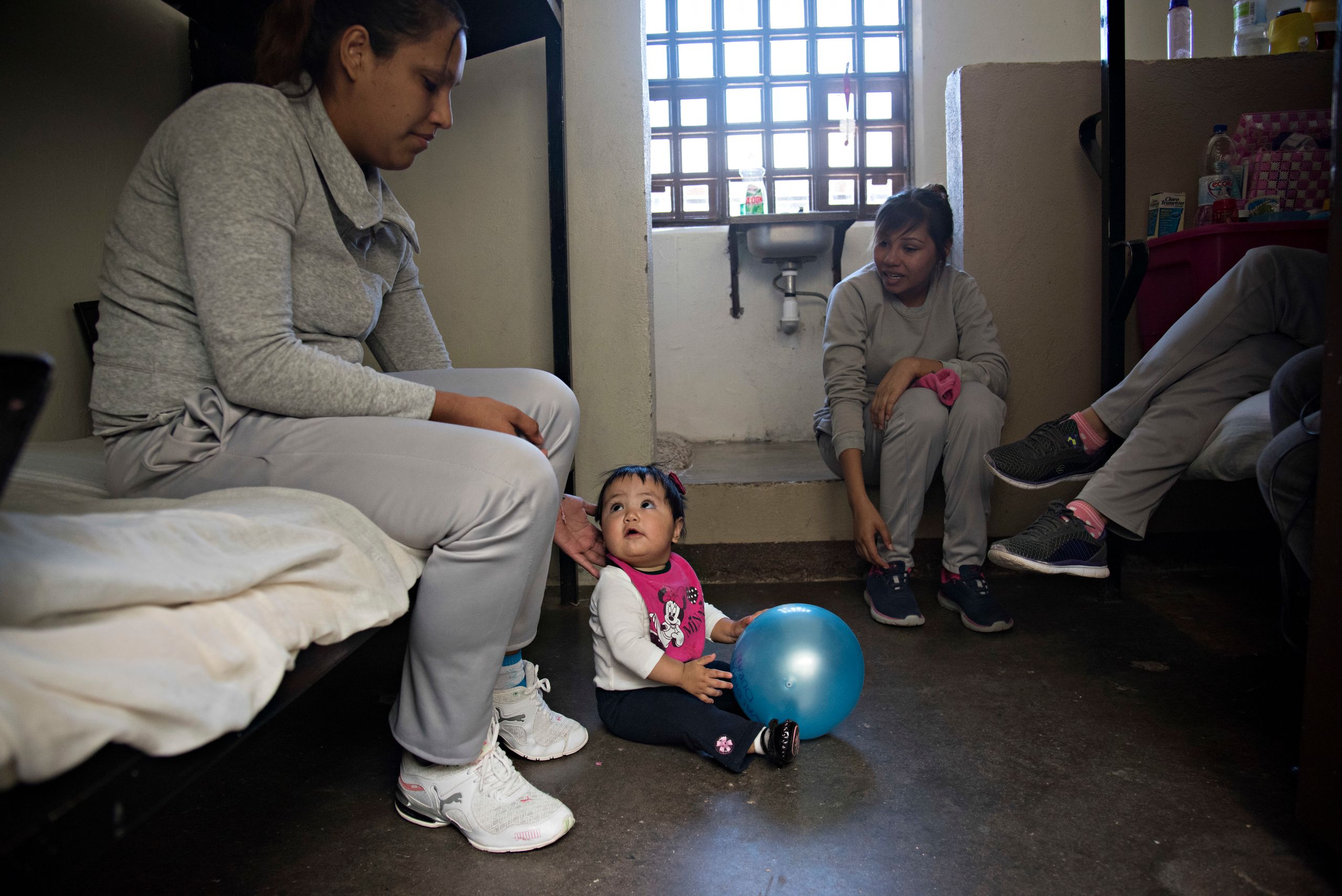 Maternidad En Prisión. Situación De Los Hijos E Hijas Que Acompañan A