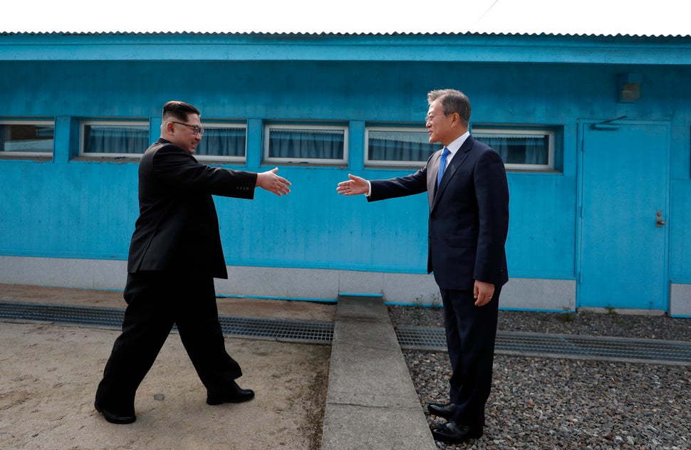 These Photos From The North And South Korea Summit Show ...