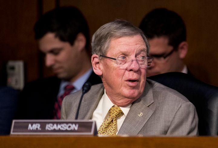 Sen. Johnny Isakson (R-Ga.) is defending his handling of the failed nomination of Jackson to serve as secretary of the Vetera
