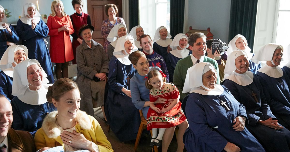 Having a cast. Вызовите акушерку Call the Midwife.