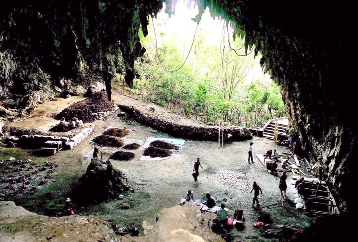 Ανασκαφές στο νησί Flores όπου βρέθηκε σκελετός "hobbit" (Homo floresiensis)