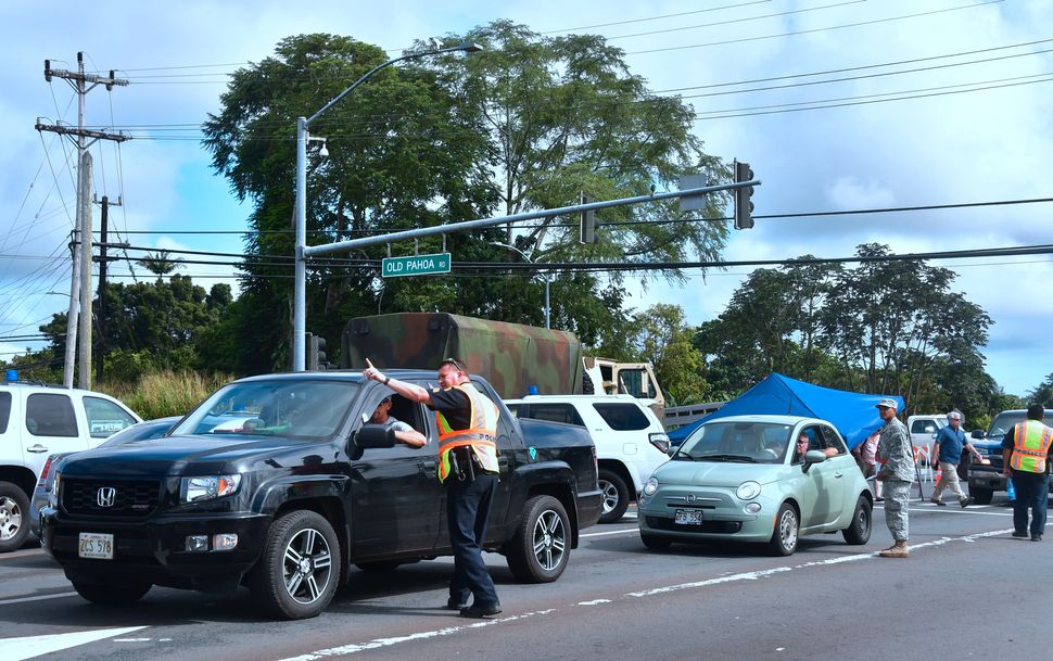 Photos And Videos Capture Hawaii Lava Consuming Car, Destroying ...