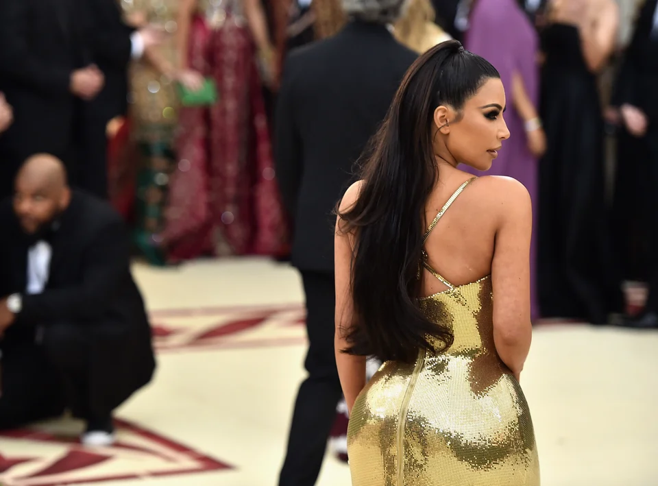 Rihanna S Pope Inspired Met Gala Outfit Was The Most Epic Look Of The Night Huffpost Life