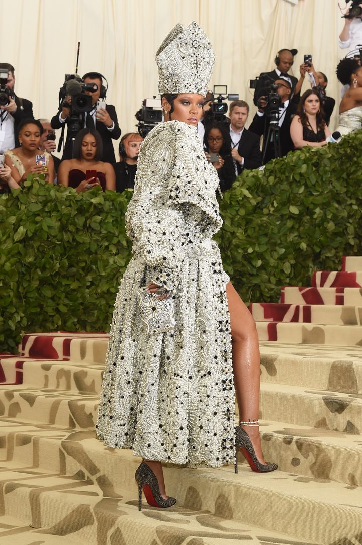 Rihanna's Pope-Inspired Met Gala Outfit Was The Most Epic Look Of The ...