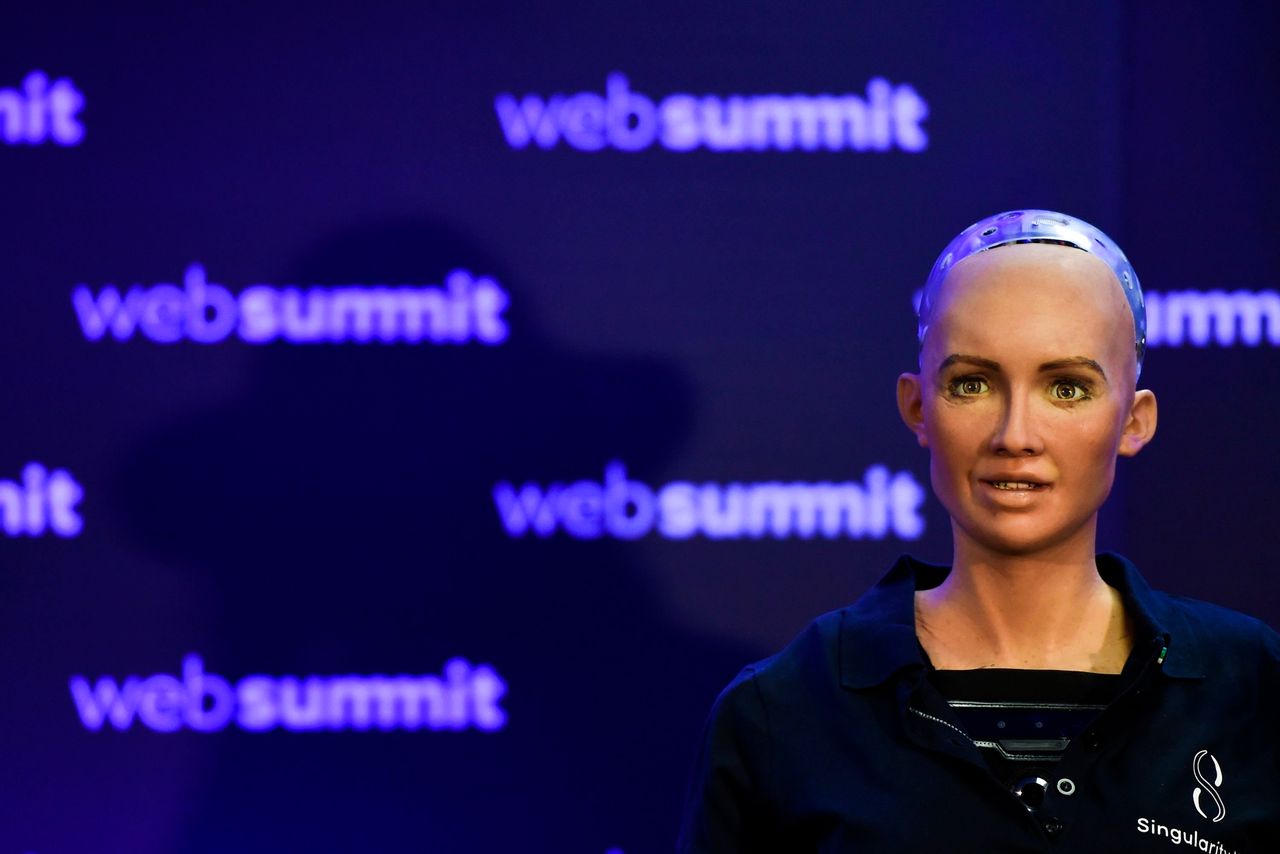 To ρομπότ Σοφία έχει μετατραπεί σε ένα ισχυρό εργαλείο δημόσιων σχέσεων για την προώθηση της χρηματοδότησης σε τεχνολογίες τεχνητής νοημοσύνης