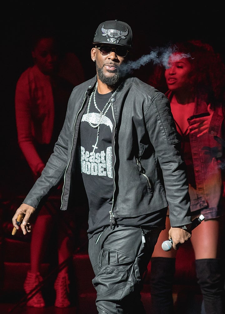 <strong>R Kelly</strong>