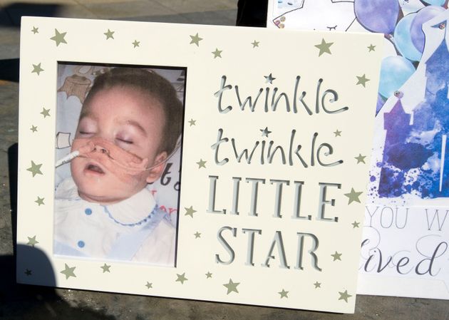 Hundreds of people have gathered to mark the life of toddler Alfie Evans 