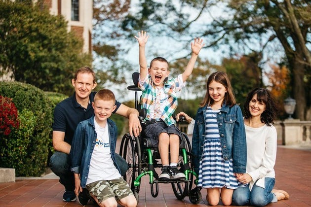 Seit Sam die Diagnose Leukodystrophie erhalten hat, hat sich das Familienleben stark verändert.