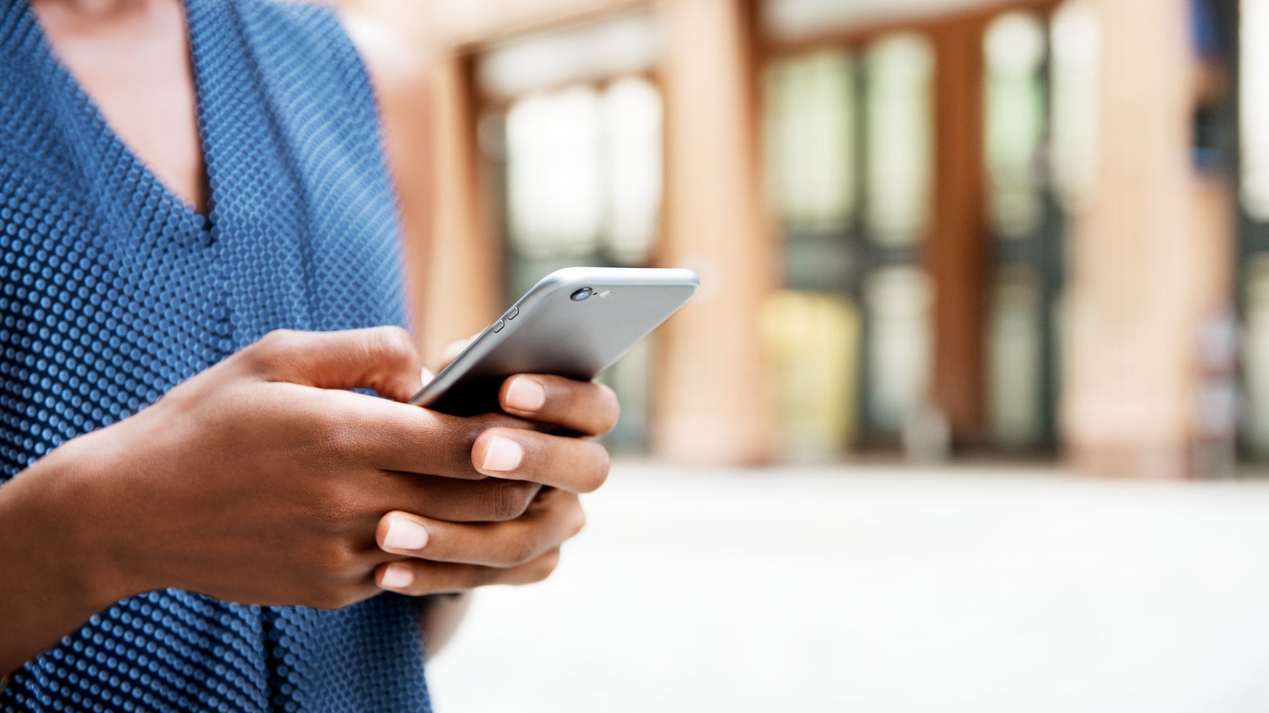 These Are The Absolute Worst Times You Could Check Your Phone ...