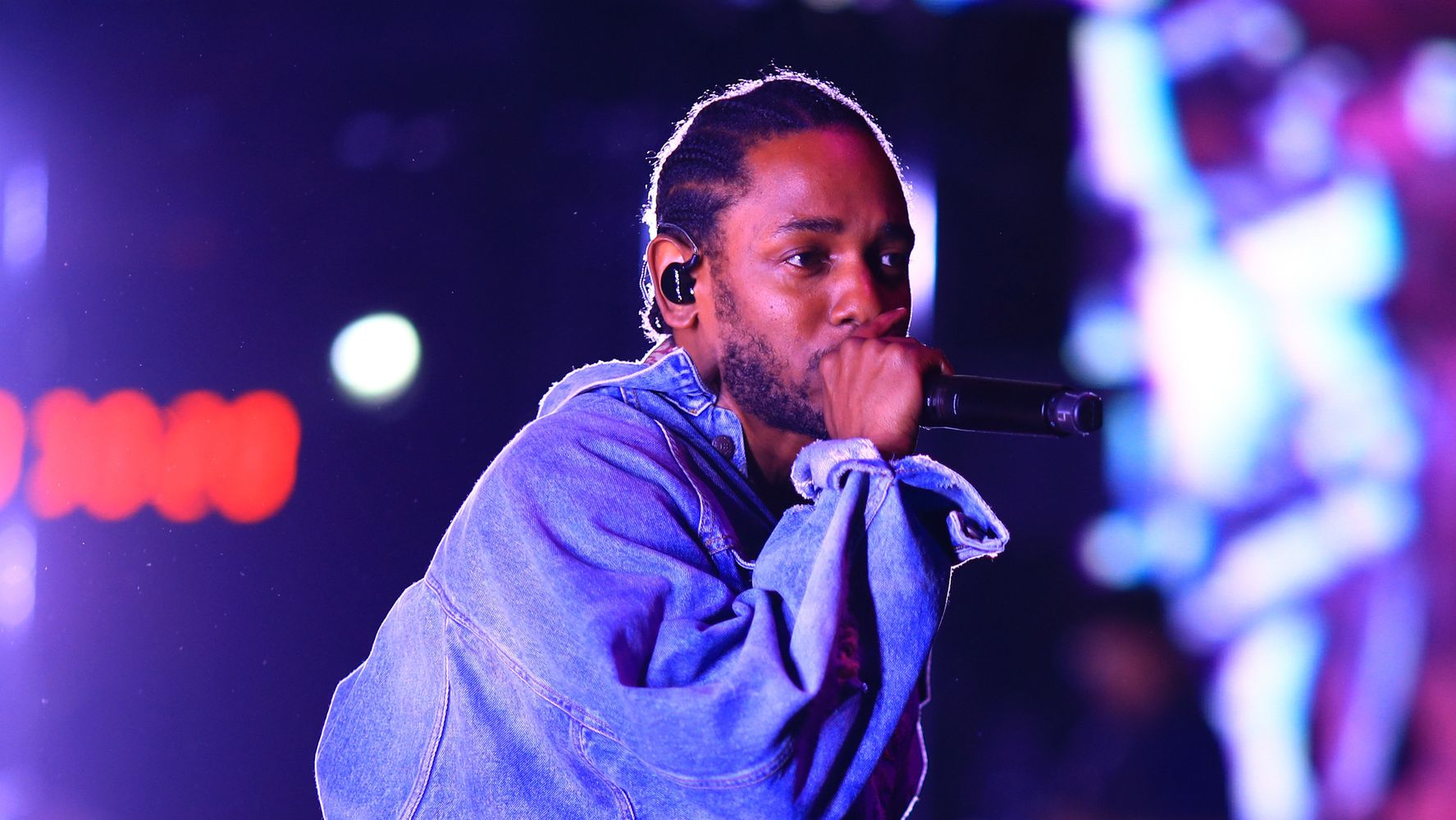 Kendrick Lamar Stops White Fan Rapping N-Word Onstage | HuffPost