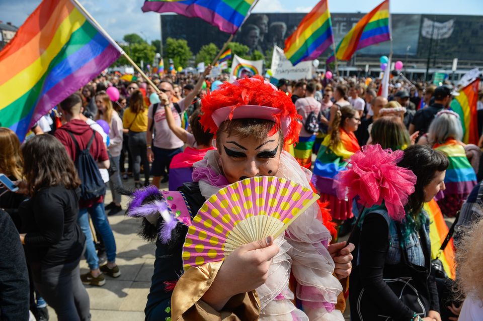 37 Beautiful Photos Of LGBTQ Pride Celebrations Around The World ...