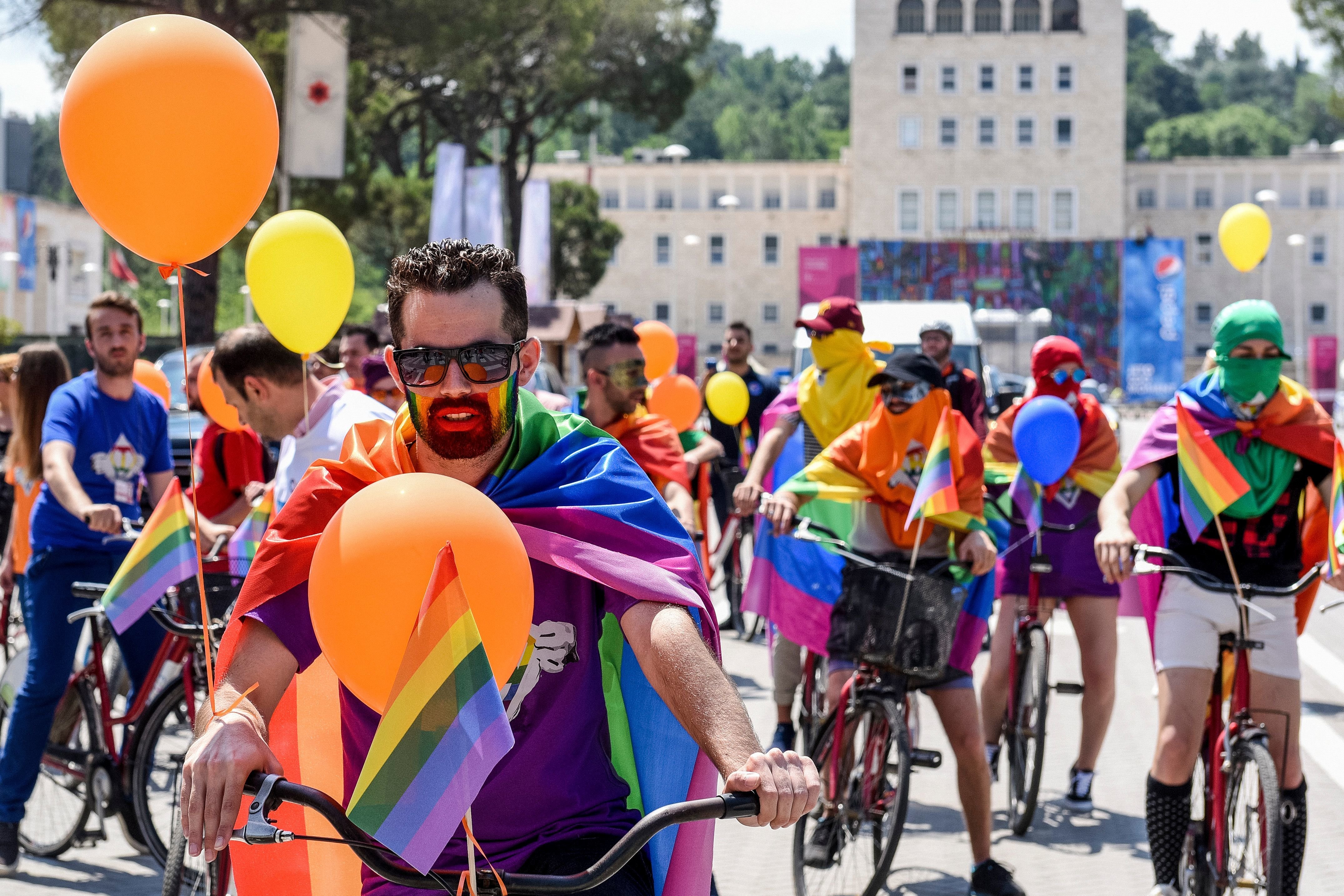 37 Beautiful Photos Of LGBTQ Pride Celebrations Around The World | HuffPost