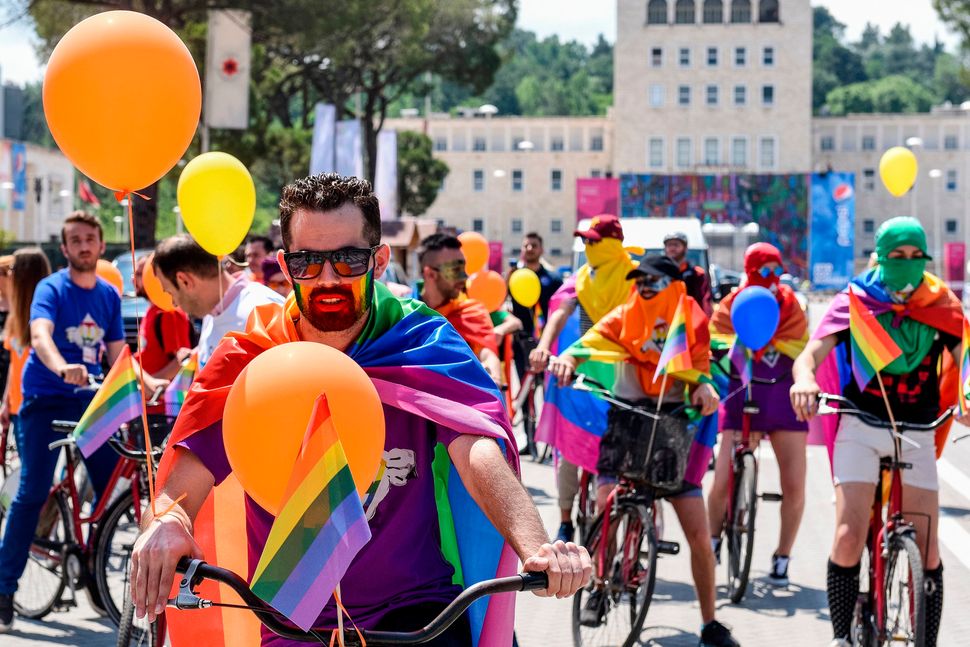 37 Beautiful Photos Of Lgbtq Pride Celebrations Around The World Huffpost