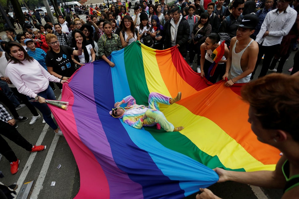 37 Beautiful Photos Of LGBTQ Pride Celebrations Around The