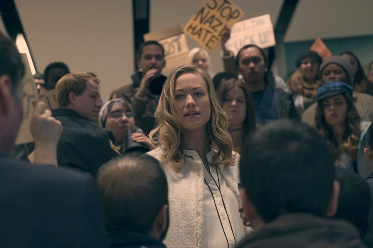 Serena Joy faces protesters in a "Handmaid's Tale" flashback.