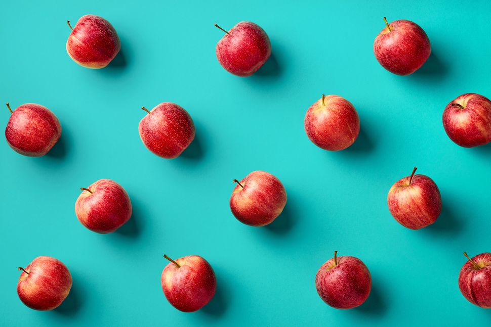 A new study found conventionally grown apples come with big hidden costs.