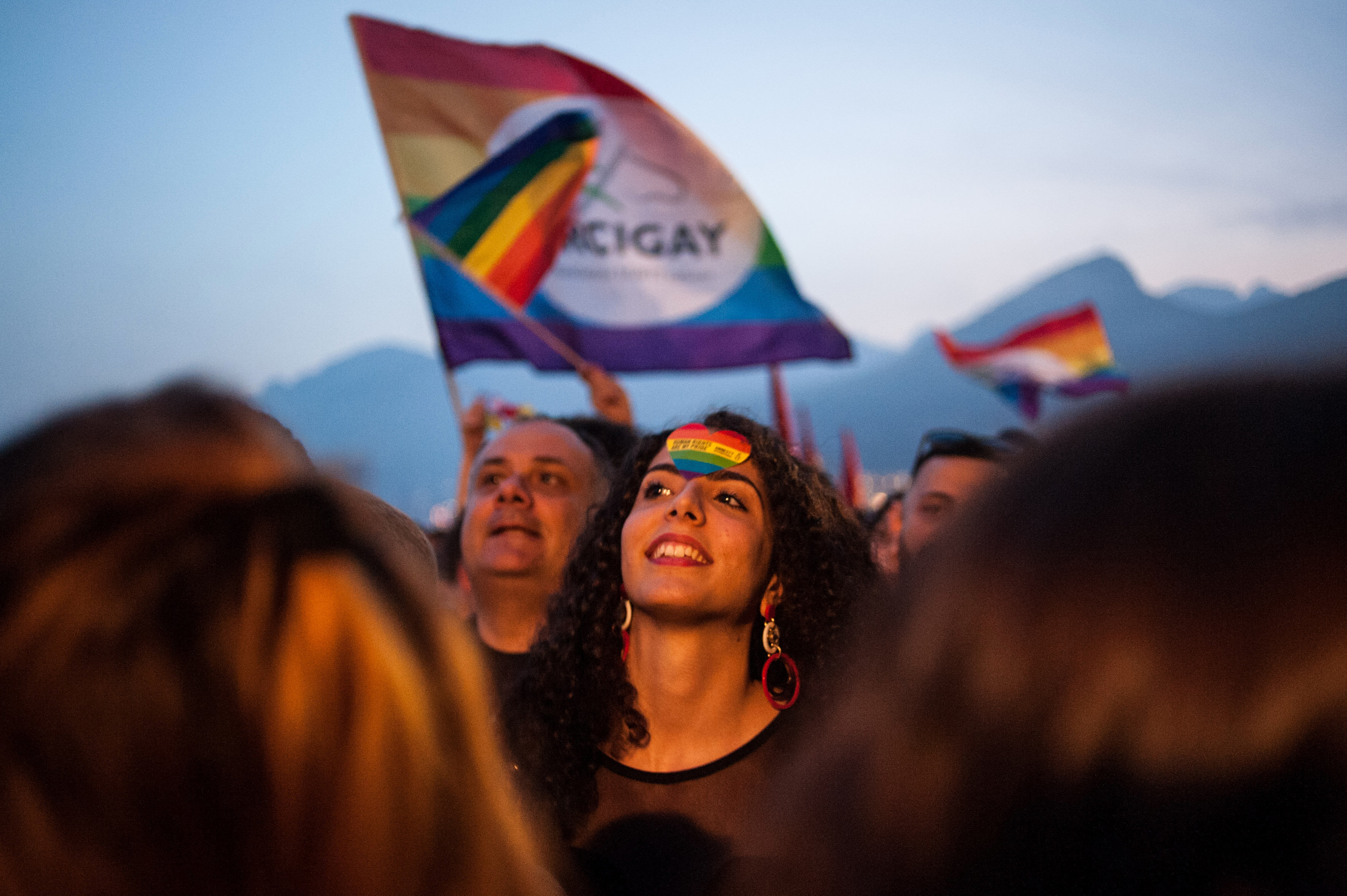 37 Beautiful Photos Of LGBTQ Pride Celebrations Around The World | HuffPost