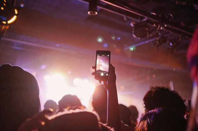 There's Now A Scientific Reason Why You Shouldn't Take Pictures At Gigs ...