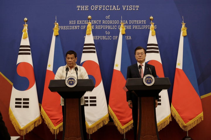 Duterte (L) with South Korean President Moon Jae-in a day after kissing a woman on stage. 