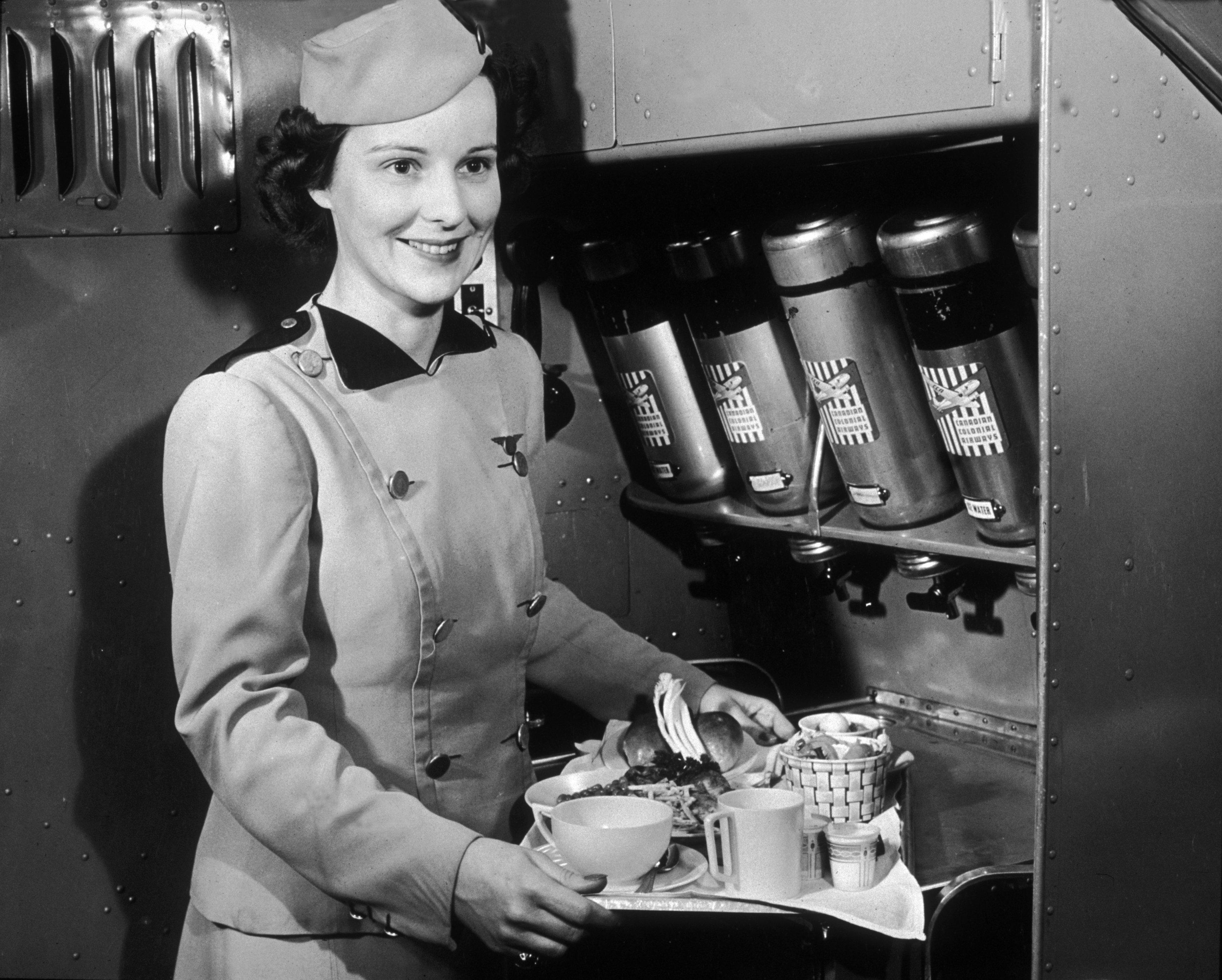 47 Stunning Photos Of Flight Attendant Uniforms Over The Years ...