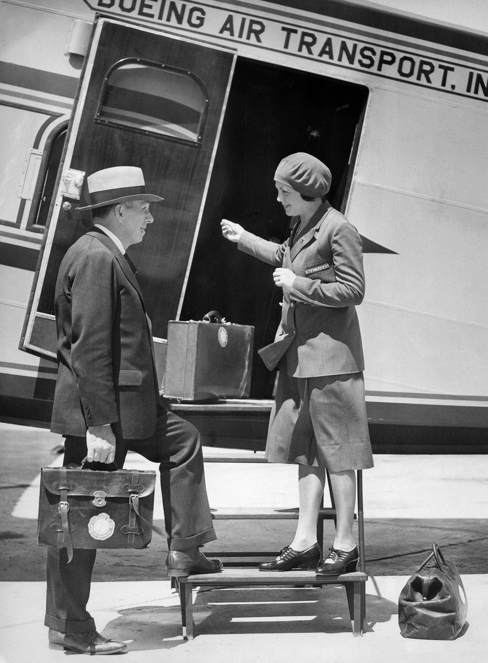 47 Stunning Photos Of Flight Attendant Uniforms Over The Years