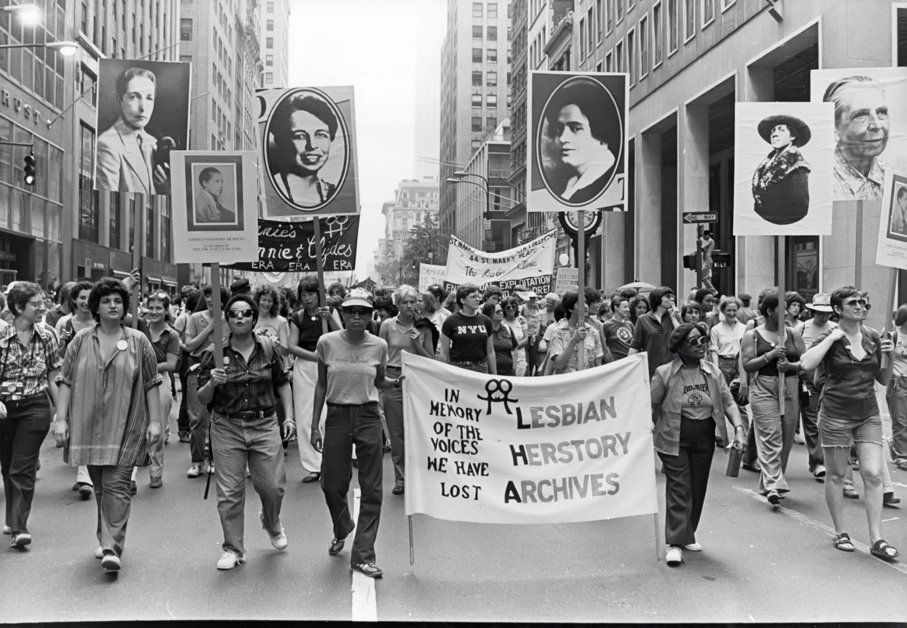 22 Incredible Photos Of LGBTQ Pride Celebrations Over The Decades ...