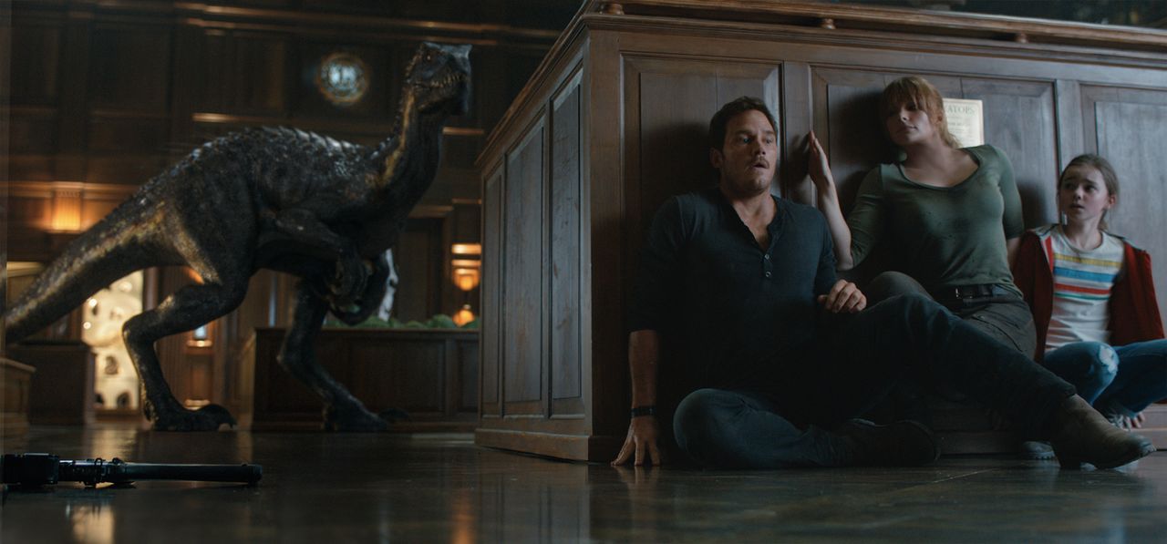 Chris Pratt, Bryce Dallas Howard and Isabella Sermon vs. a new dinosaur called an indoraptor. 