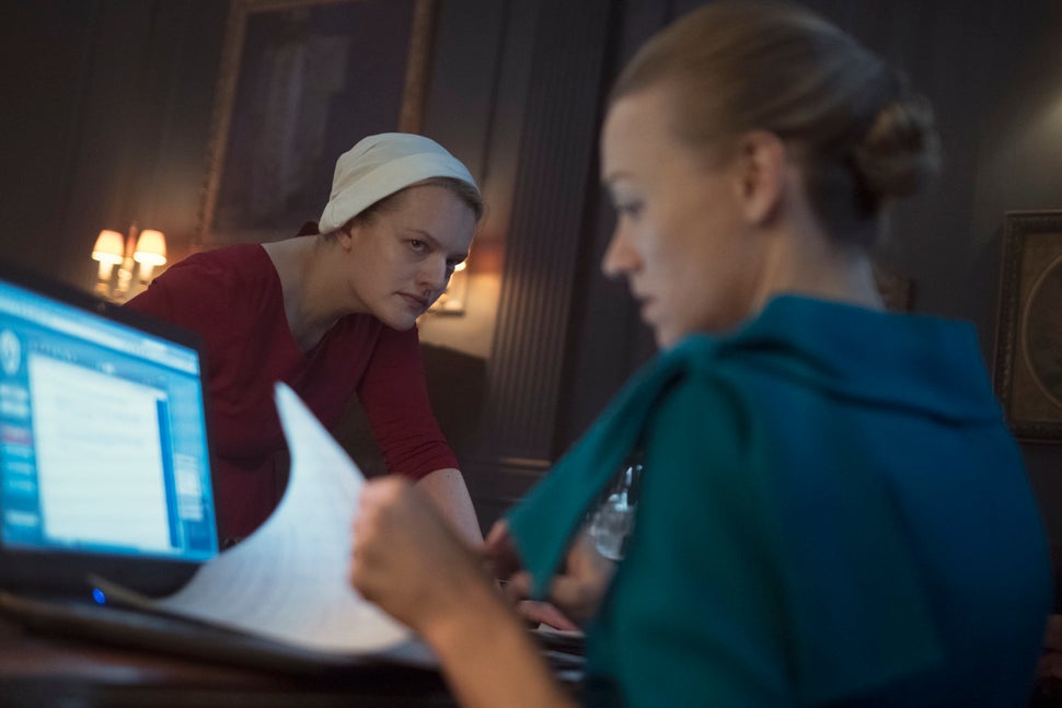 Offred (Elisabeth Moss) and Serena Joy (Yvonne Strahovski).