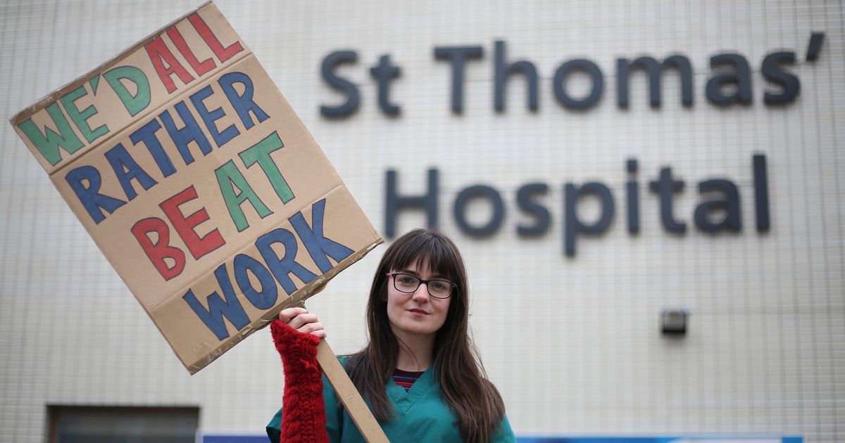 More Than A Million Nhs Workers Agree To 6 5 Pay Rise Over Three Years