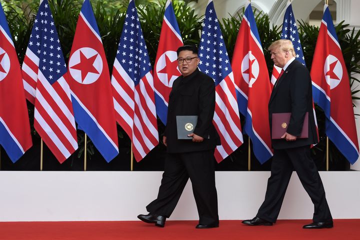 <strong>Kim and Trump walk the red carpet.</strong>