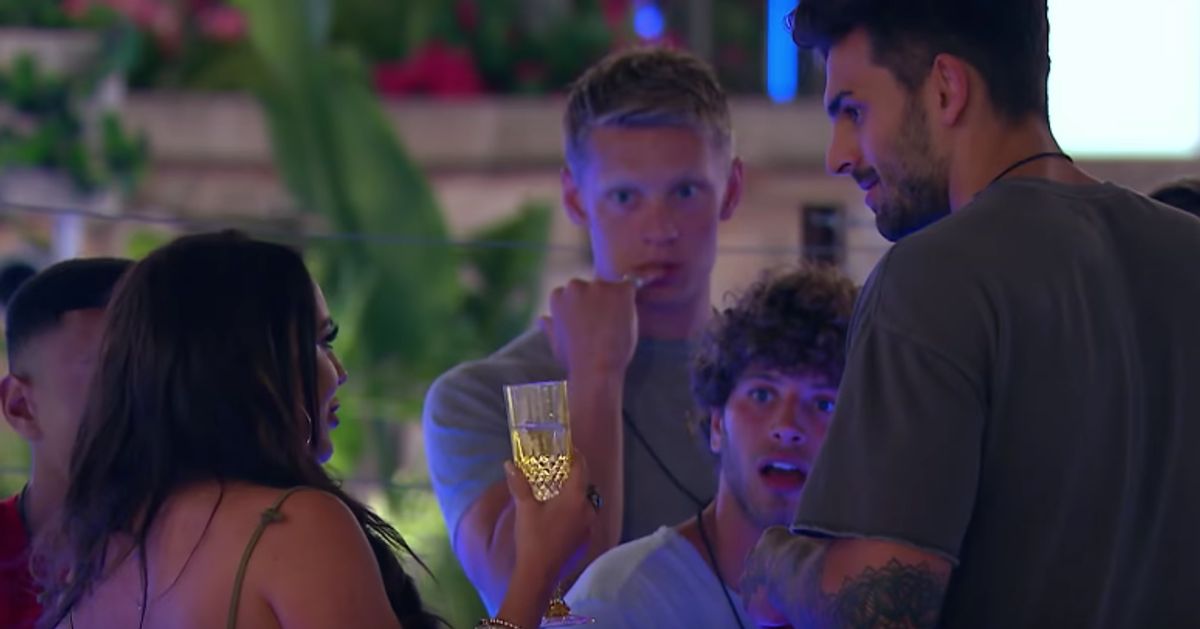 'Love Island': Rosie Confronts Adam And Wins Herself A Lot Of Support ...