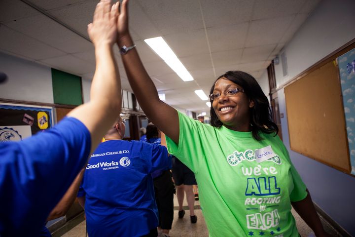 Chicago Cares volunteers at a local elementary school.