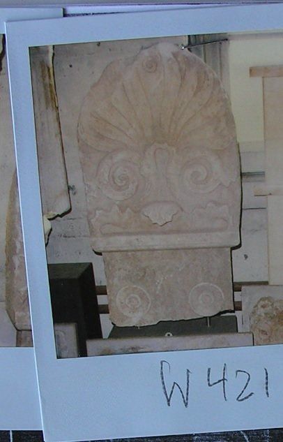 Μαρμάρινη ταφική πλάκα από τα κατασχεμένα αρχεία του Μπεκίνα. Βρέθηκε στους Sotheby's τον Ιούνιο του 2017 ενώ έχει ανακοινωθεί πως θα επιστρέψει στην Ελλάδα
