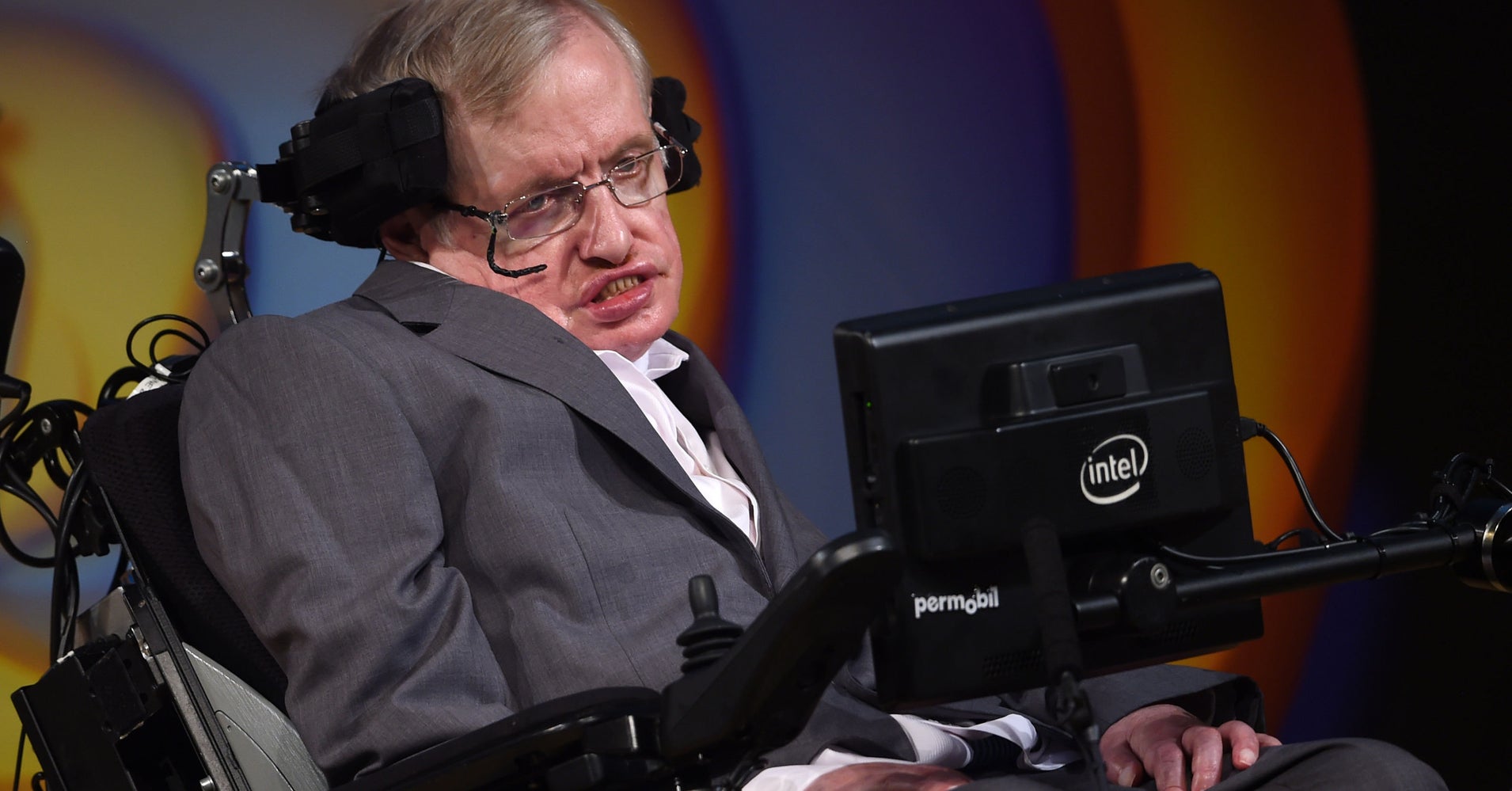 Stephen Hawking's Ashes Interred Between Newton And Darwin In Westminster Abbey Stephen Hawking's Ashes Interred Between Newton And Darwin In Westminster Abbey