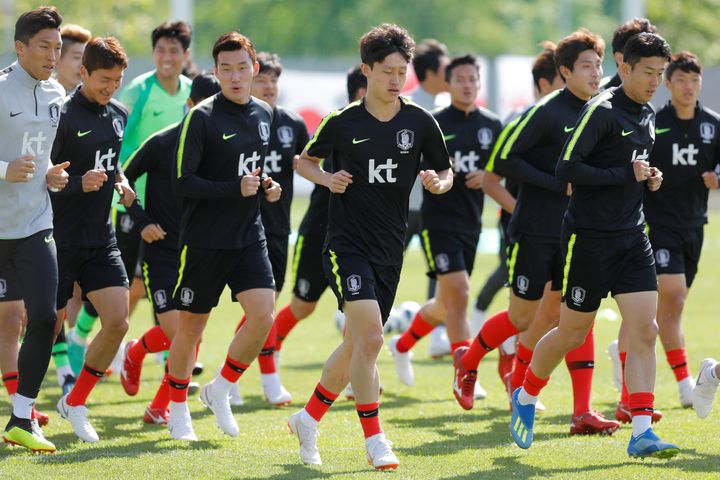 The South Korean soccer team at a training session in St. Petersburg, Russia, on June 13, before the FIFA World Cup. The team’s head coach had the players swap shirts to confuse scouting opponents.