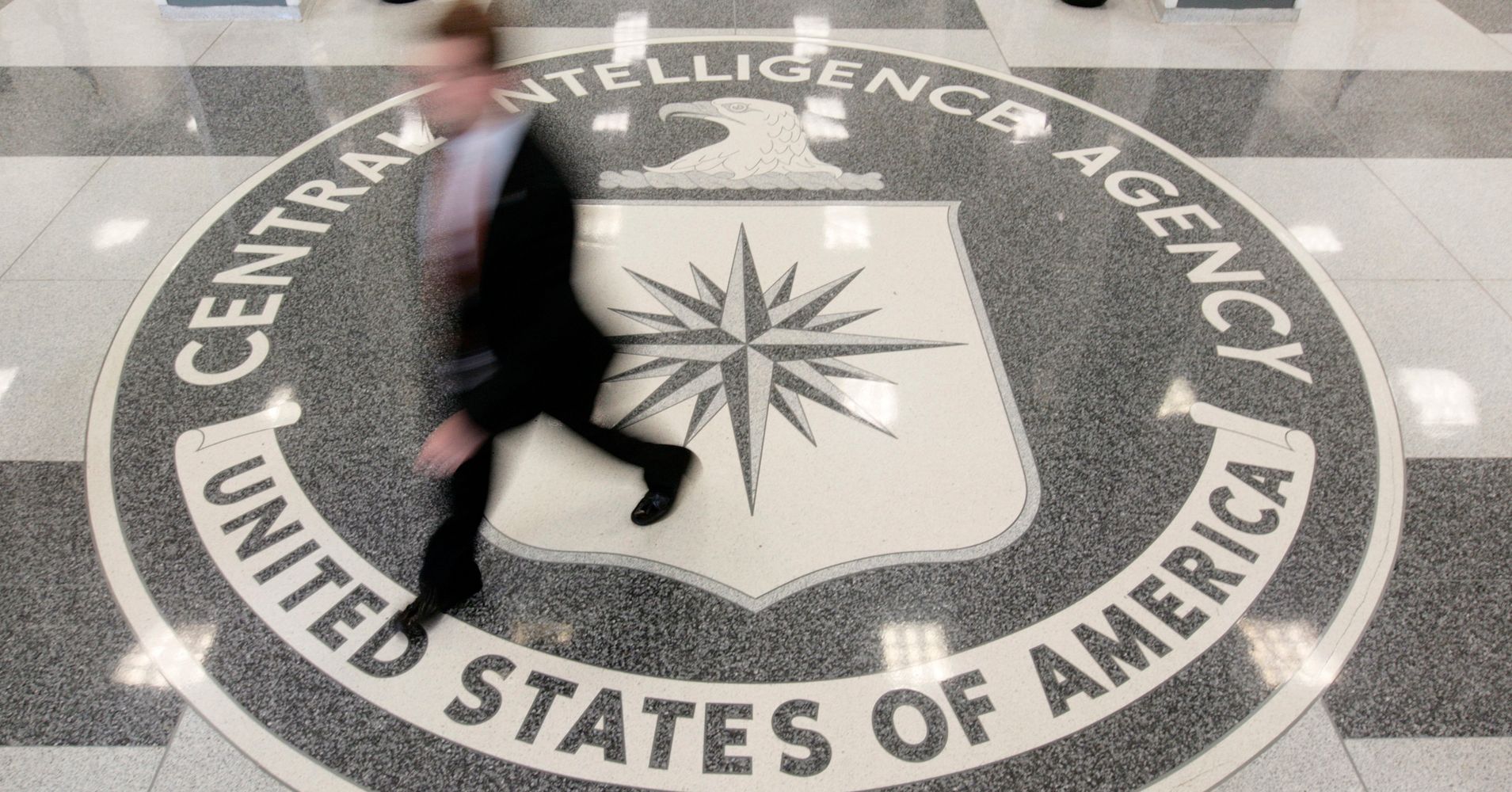 ex-cia-employee-charged-with-leaking-classified-information-huffpost