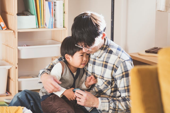 Les parents doivent montrer ce qu'est l'empathie.