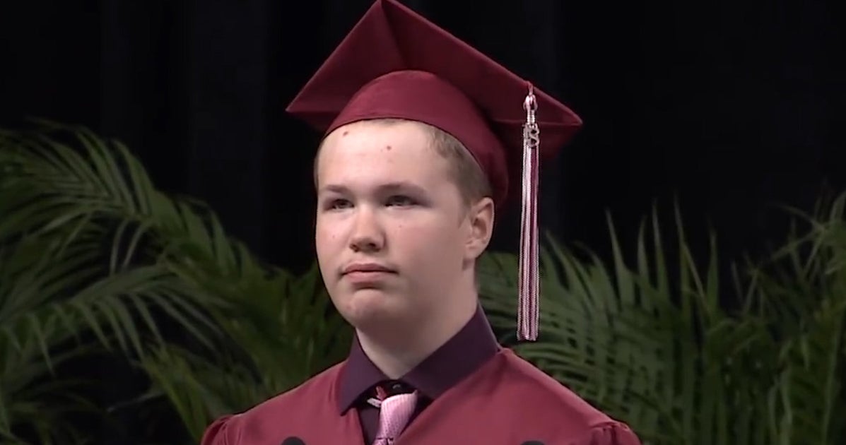 This Teen With Autism Is Usually Non-Verbal, But His Grad Speech Stole ...