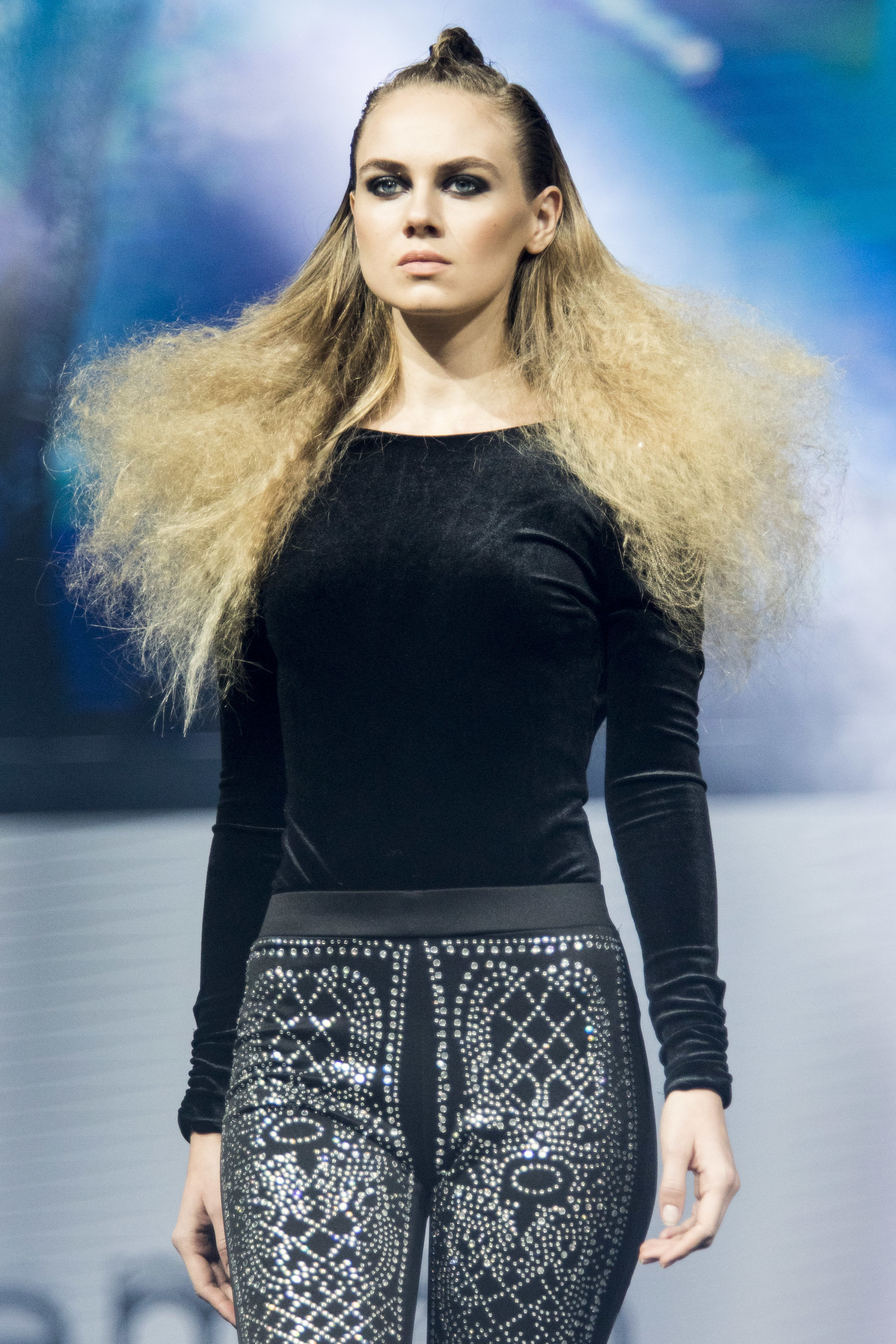 Top 8 Causes of Frizzy Hair  NaturallyCurlycom