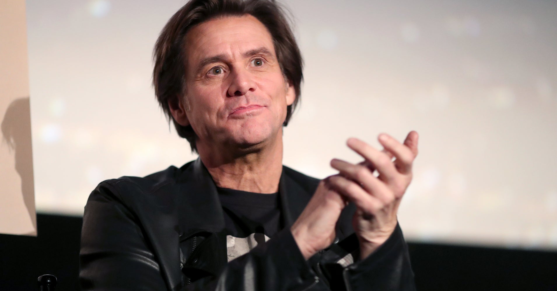 Jim Carrey Painting Depicts Donald Trump Crucifying Jesus Jim Carrey Painting Depicts Donald Trump Crucifying Jesus