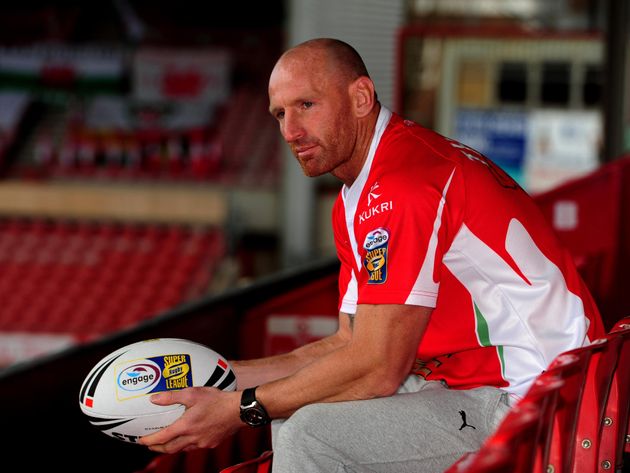 Former Welsh rugby star Gareth Thomas has called for homophobic chanting to be banned at football matches 