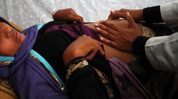 «Στρατιώτες με έπιασαν και με βίασαν...κράτησα το παιδί»: Μαρτυρία μιας Ροχίνγκια για τις κτηνωδίες στη Μιανμάρ