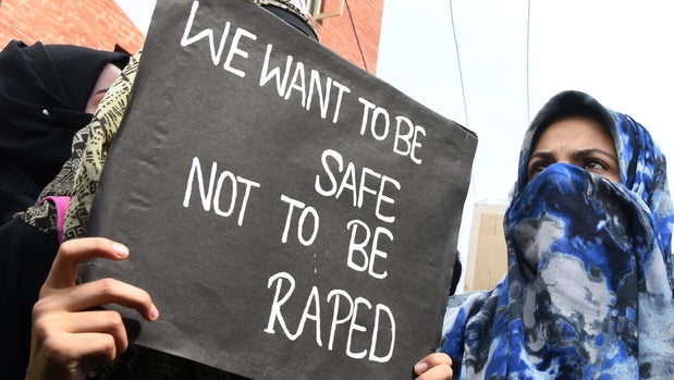 TOPSHOT - A Kashmiri demonstrator holds a placard during a protest calling for justice following the recent rape and murder case of an eight-year-old girl in the Indian state of Jammu and Kashmir, in Srinagar on April 16, 2018. - Eight men accused of raping and murdering an eight-year-old girl pleaded not guilty April 16 to the horrific crime that has sparked revulsion and brought thousands to India's streets in protest. (Photo by TAUSEEF MUSTAFA / AFP)        (Photo credit should read TAUSEEF MUSTAFA/AFP/Getty Images)