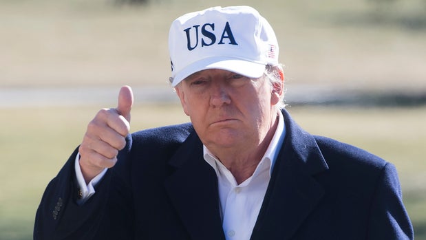 US President Donald Trump gives a thumbs-up as he walks from Marine One upon arrival on the South Lawn of the White House in Washington, DC, January 7, 2018, after spending the weekend at Camp David, the Presidential retreat in Maryland. / AFP PHOTO / SAUL LOEB        (Photo credit should read SAUL LOEB/AFP/Getty Images)