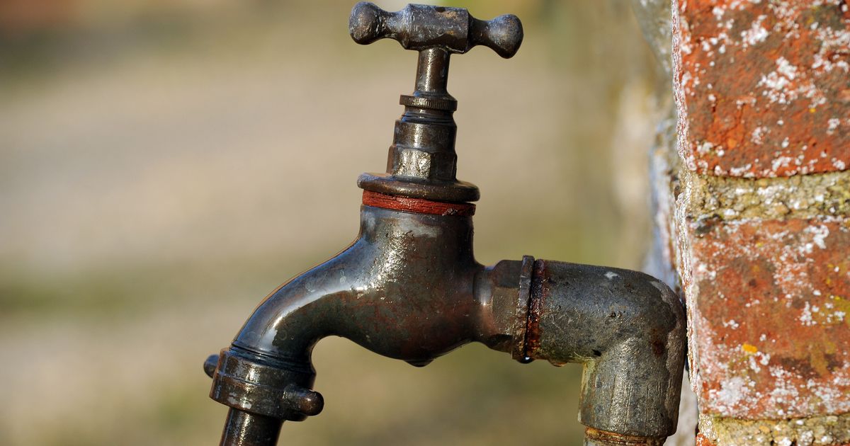 Conserve Water Plea As Heatwave Puts Strain On Supplies | HuffPost UK News