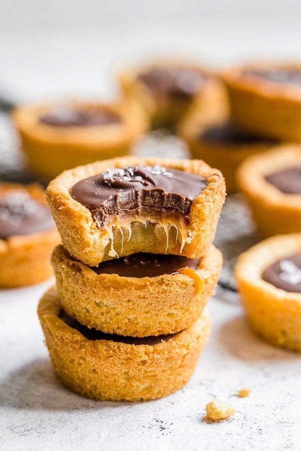 <strong>Get the&nbsp;<a href="https://www.thecookierookie.com/twix-cookie-cups/" target="_blank">Twix Cookie Cups</a>&nbsp;re